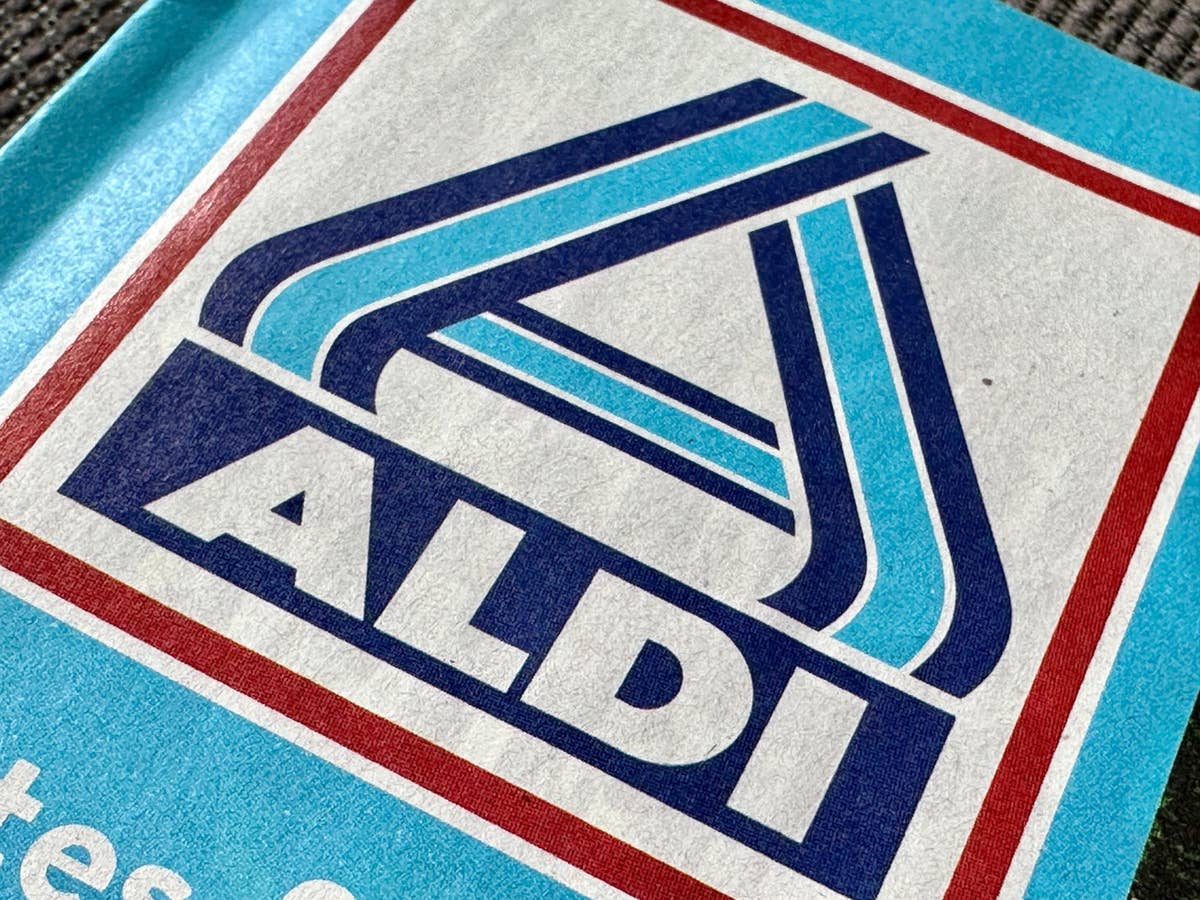 Aldi-Logo auf einem Aldi-Wochenprospekt