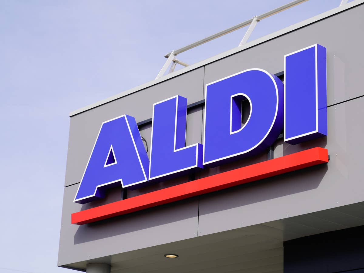 Aldi-Logo an einer Aldi-Filiale.