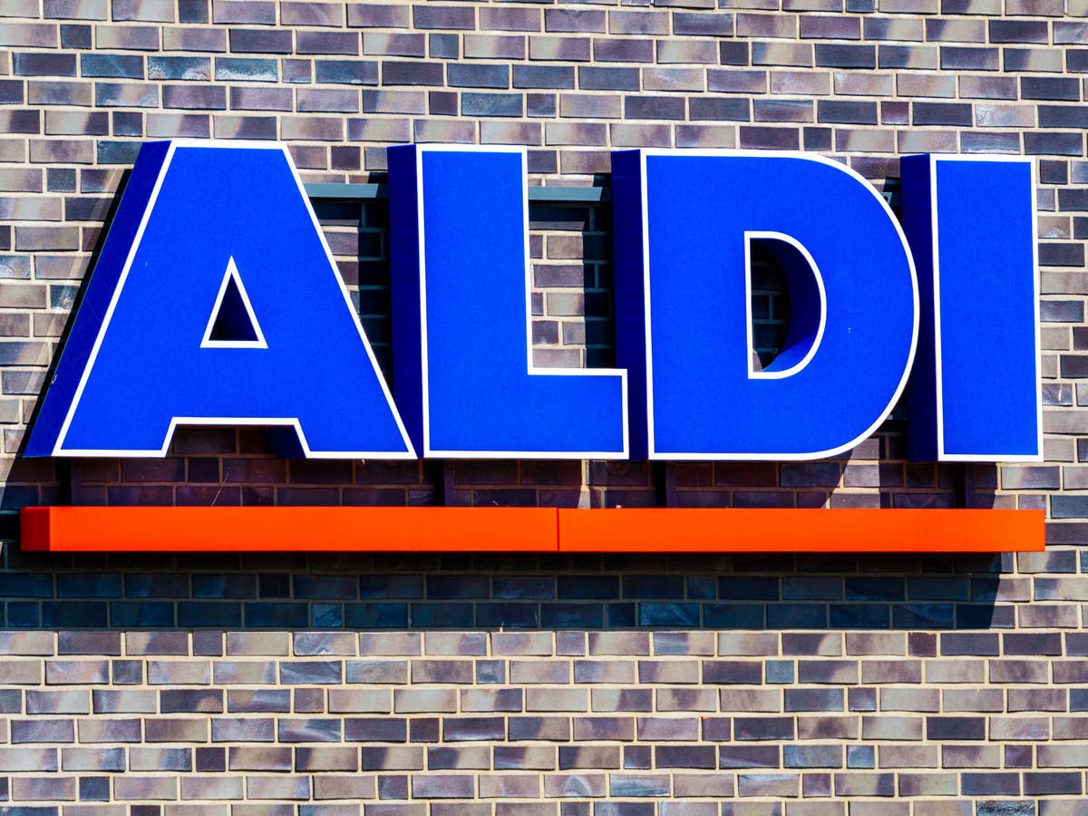 Aldi Logo an einer Hauswand.