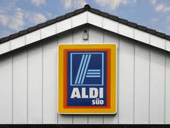 Aldi-Logo an einer Filiale von Aldi Süd.
