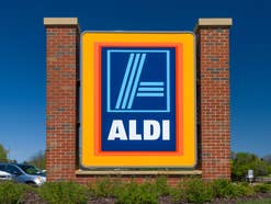 Aldi-Kracher: Tablet zum sensationellen Discount-Preis im Angebot Aldi-Schild an einer Filiale in den USA.