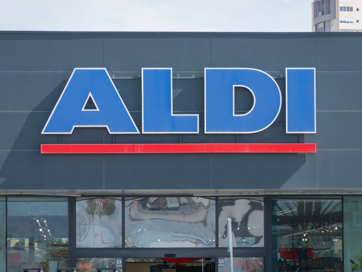 Aldi-Logo an einer Filiale in Spanien.