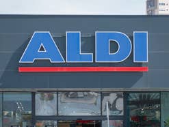 Aldi-Logo an einer Filiale in Spanien.