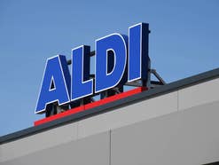 Aldi Logo auf einem Supermarkt