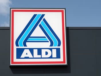 Aldi-Logo an einer Filiale auf Teneriffa.