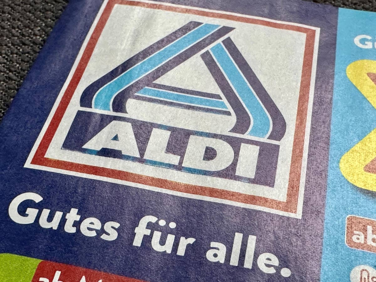 Aldi Logo auf einem Aldi Prospekt.