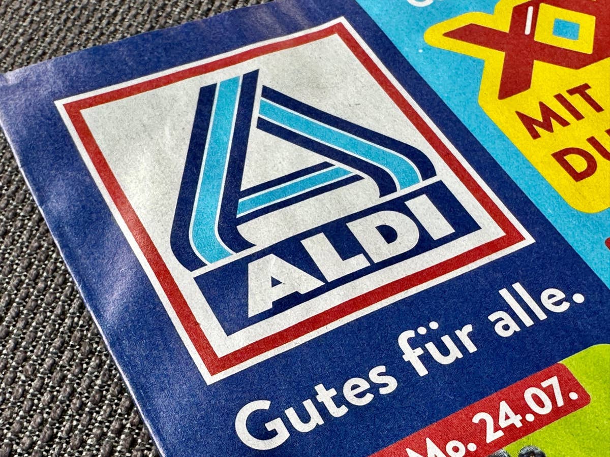 Aldi-Logo auf einem Aldi-Prospekt.