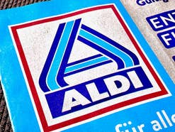 Aldi Logo auf eine Aldi-Prospekt