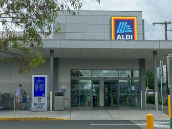12 Euro Eintritt: Dieser Aldi hat keine Kassen