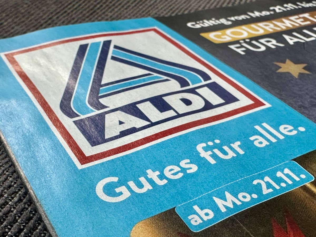 Aldi-Logo auf einem Aldi-Prospekt