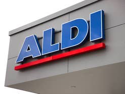 Aldi-Logo an einer Aldi-Filiale.