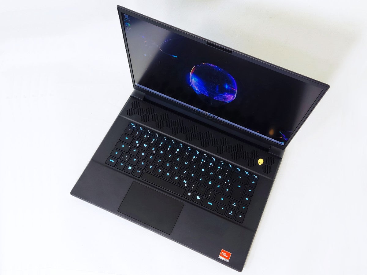 Gaming laptop in test: Top player with two weak points