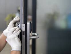 Installation an einem Türschloss