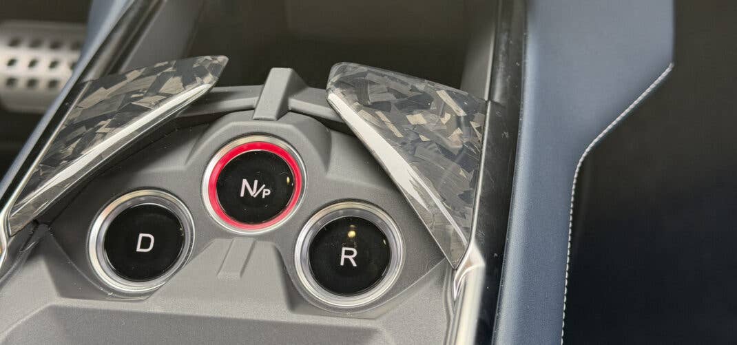 Alpine A390 GT Gangknöpfe an Mittelkonsole.