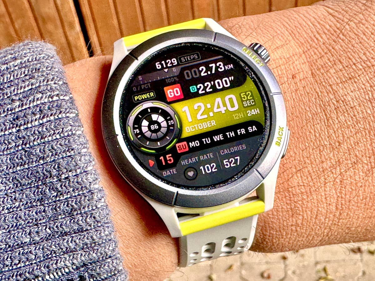 Amazfit Cheetah Round am Handgelenk von inside digital Redakteur Hayo Lücke im Test.