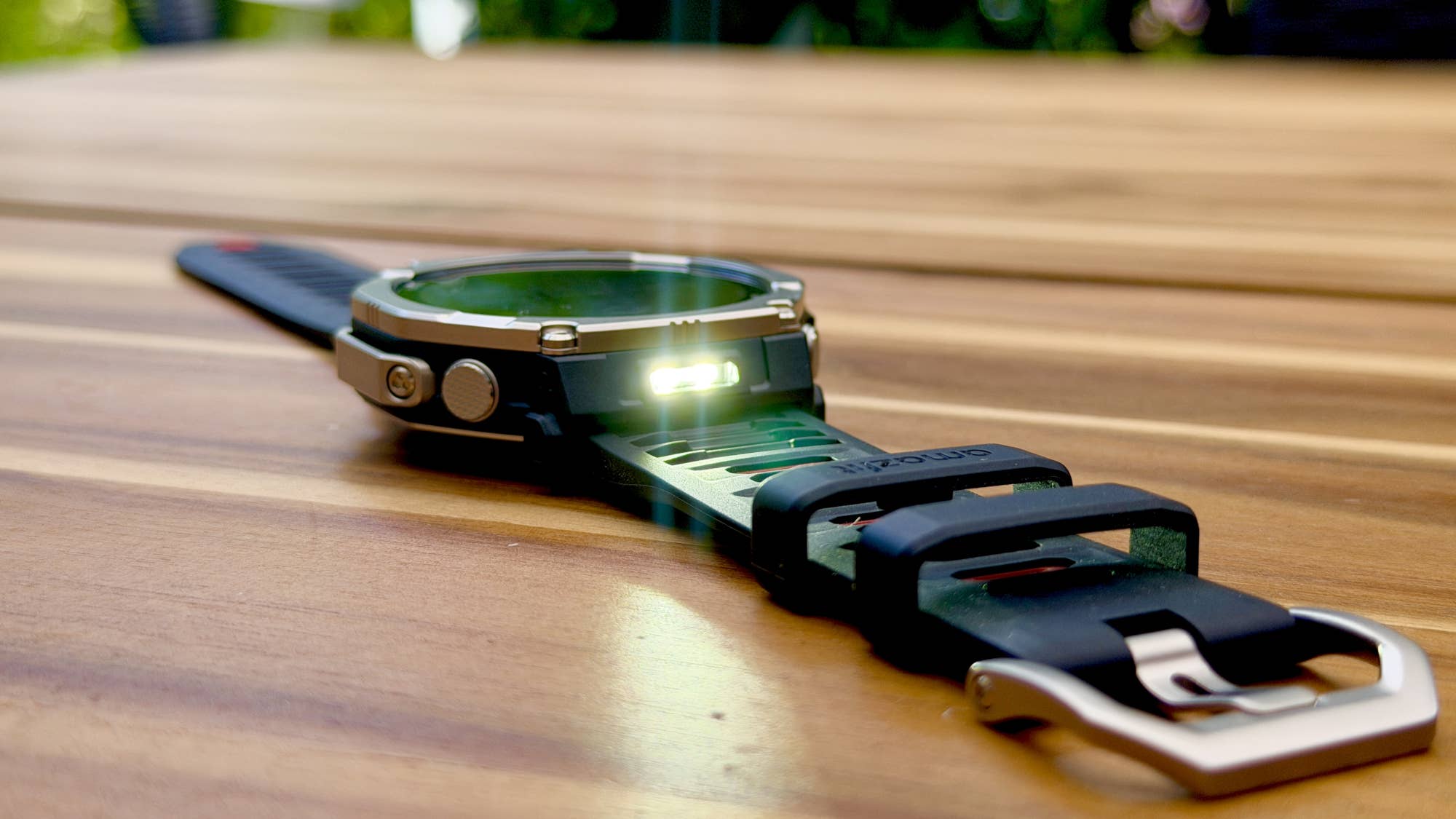 Amazfit T-Rex Ultra 2 Taschenlampe.