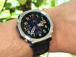Amazfit T-Rex Ultra 2 am Handgelenk von Hayo Lücke im Test.