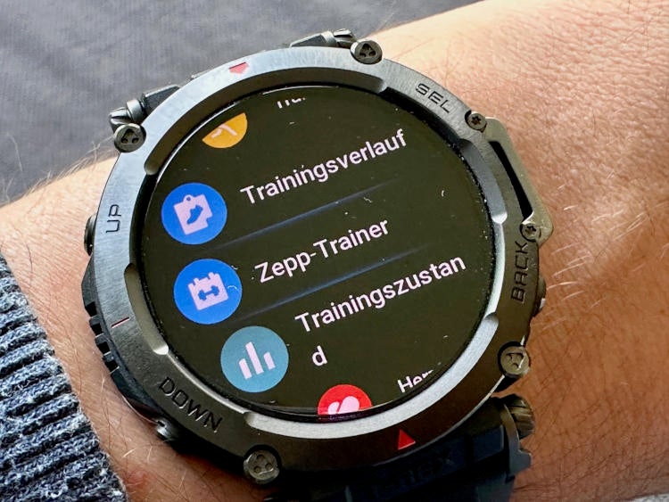 Amazfit T-Rex Ultra Test - Hauptmenü mit Widgets