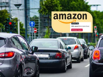 Autos stehen in einem Stau