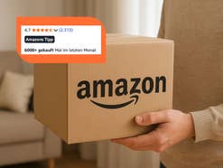 Person hält ein Amazon-Paket.