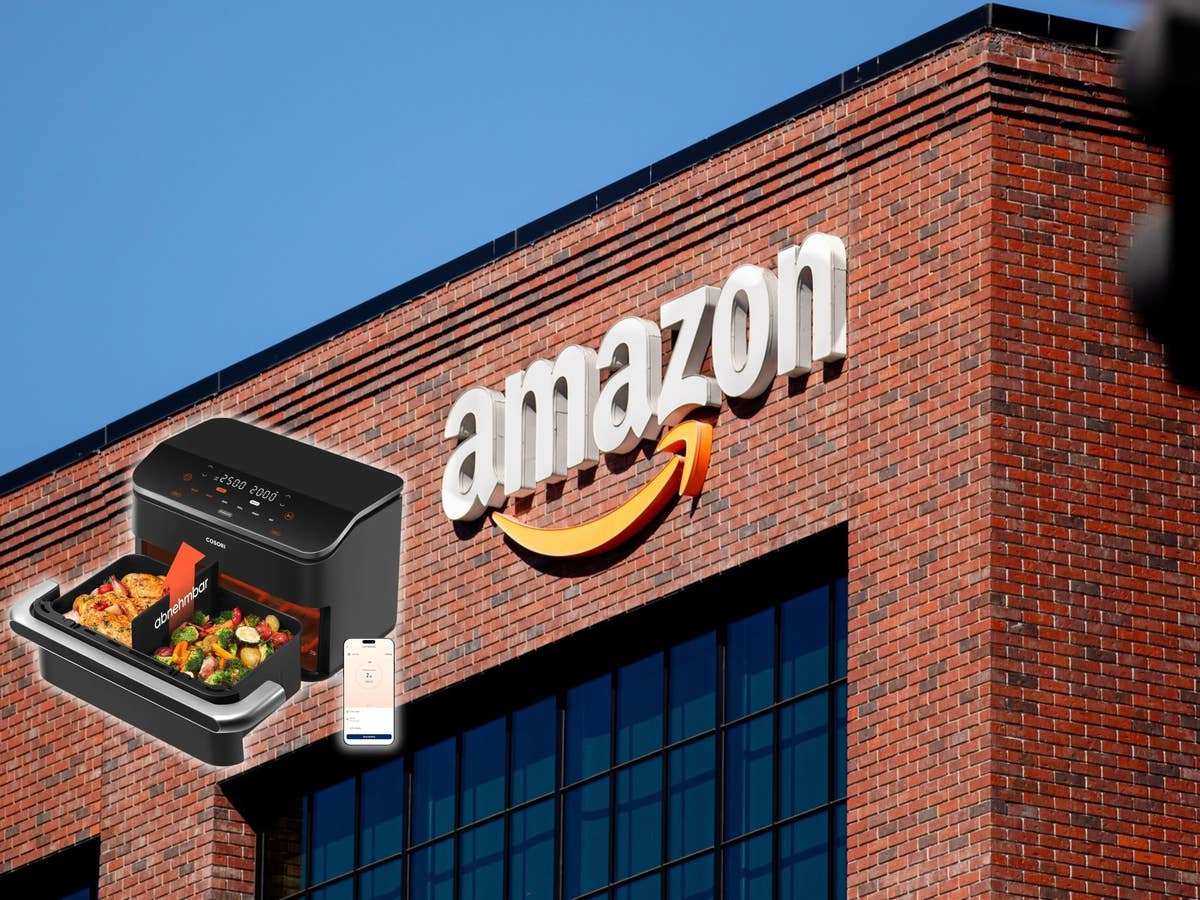 Amazon verkauft AirFryer zum Tiefstpreis Amazon-Logo an einer Häuserwand, daneben eine Heißluftfritteuse