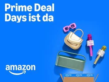 Amazon Prime Deal Days mit einigen Produkten und Prime-Day-Karton.