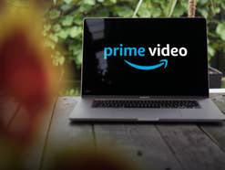 Logo von Prime Video auf einem Notebook.