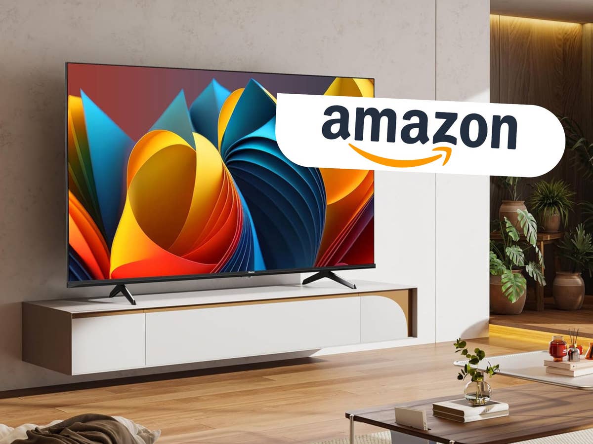 Großer 75-Zoll 4K-Fernseher im Hintergrund mit Amazon-Logo