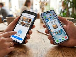 Zwei Smartphones teilen Fotos mit AirDrop