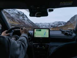 Infotainment-System in einem Auto.