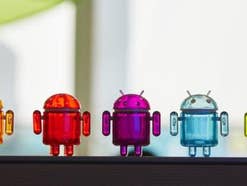 Android-Männchen in einer Reihe