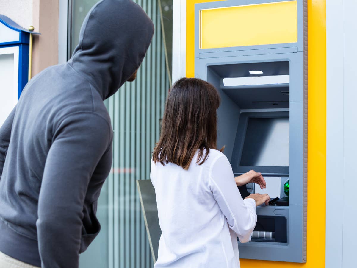 Massive Angriffswelle, Phishing, Geldautomat, Bankautomat, Geld, Bank
