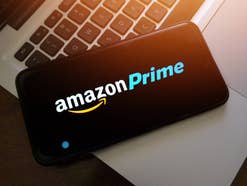 Amazon Prime Logo auf einem Smartphone