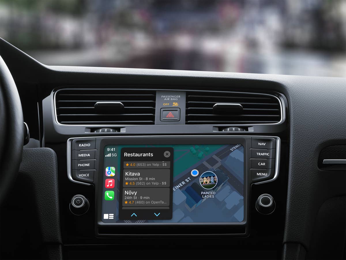 Apple CarPlay bietet dir eine einfache Integration zwischen iPhone und deinem Auto