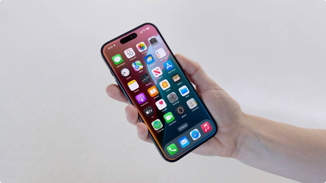 Ein leichter Schimmer um den Displayrand zeigt dir, wenn das neue Siri aktiv ist