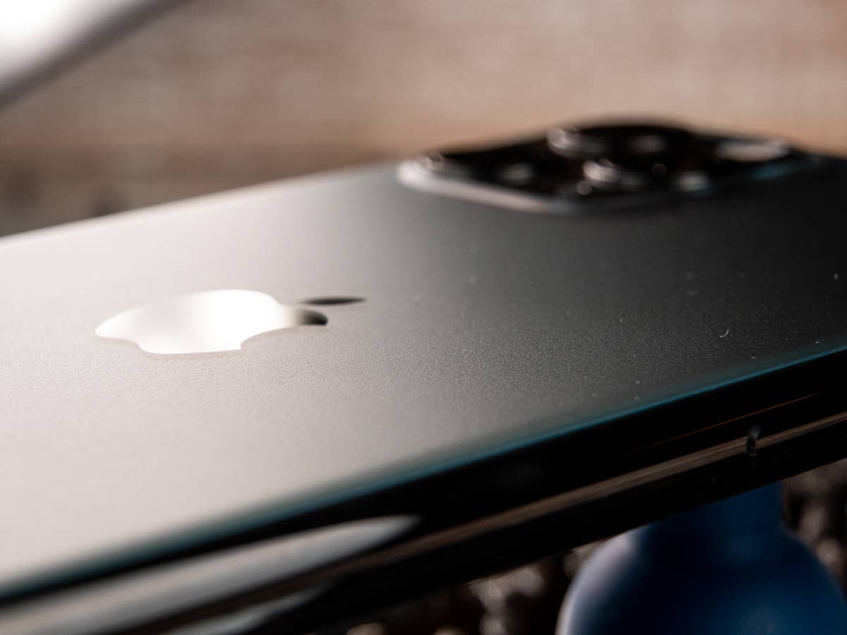 Apple-Logo des Apple iPhone 11 Pro