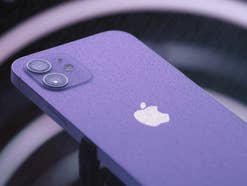 Apples iPhone 12 in violett