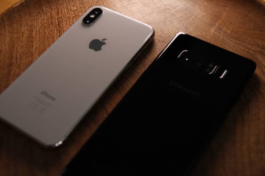 Apple iPhone X vs. Samsung Galaxy Note 8