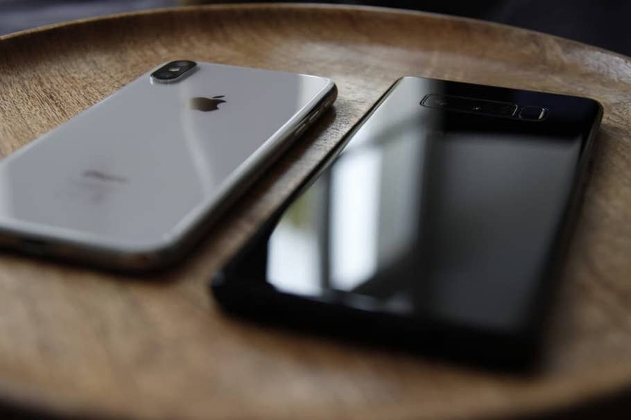 Apple iPhone X vs. Samsung Galaxy Note 8