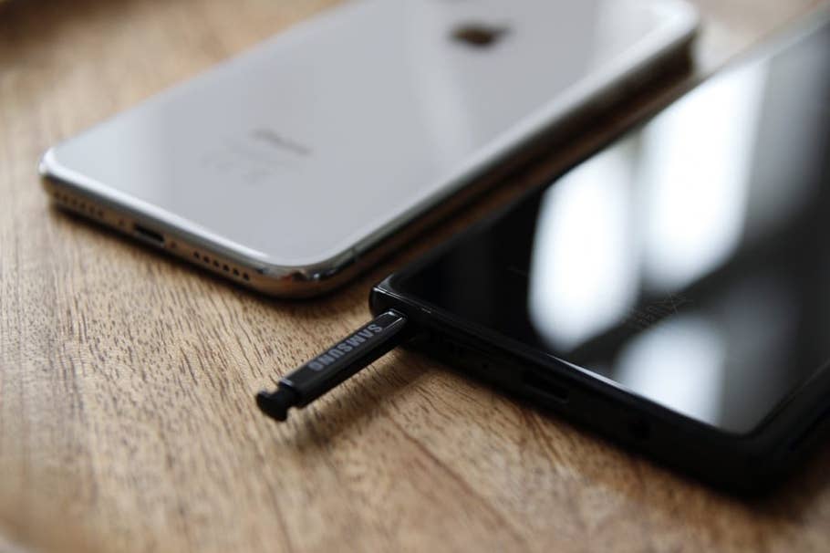 Apple iPhone X vs. Samsung Galaxy Note 8