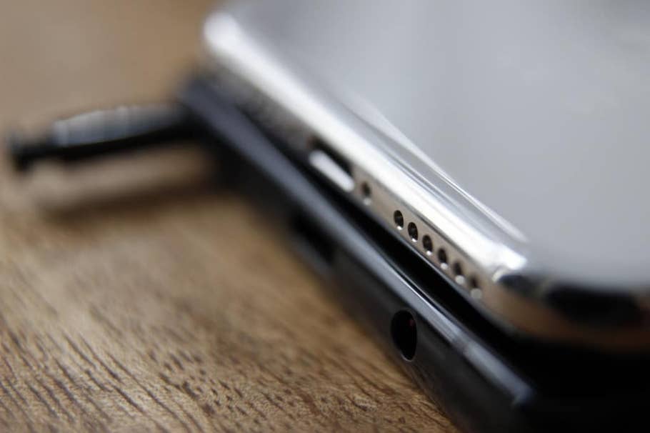 Apple iPhone X vs. Samsung Galaxy Note 8