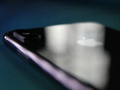 iPhone XS Max mit Lichtreflex