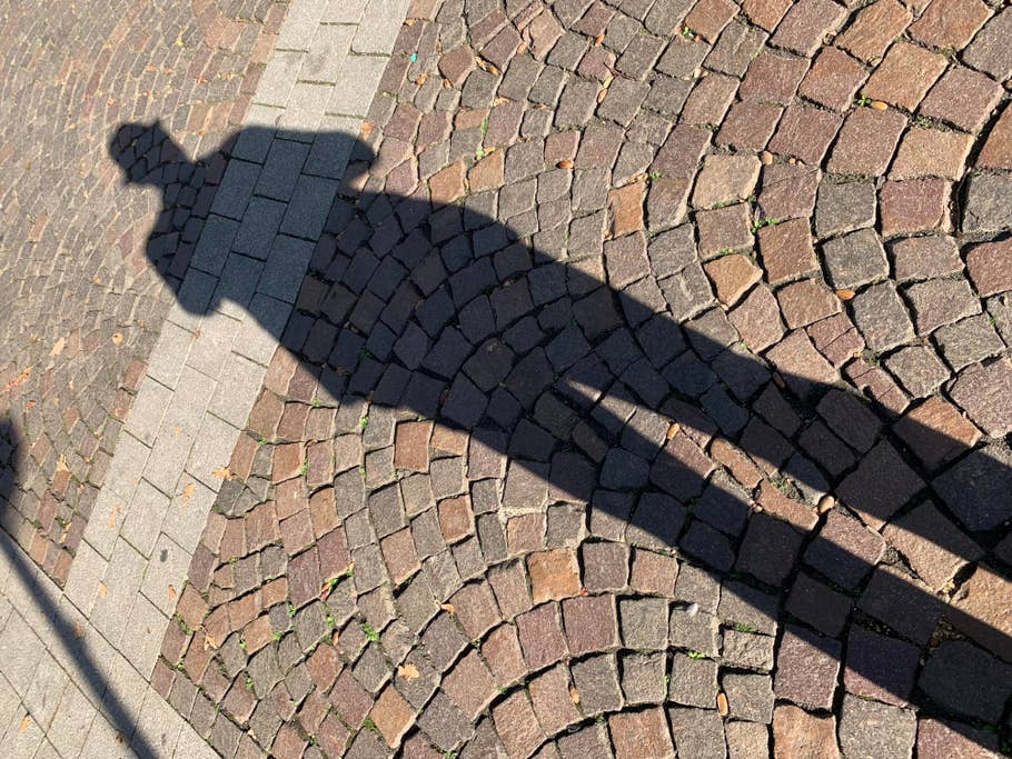 Schatten auf dem Boden, aufgenommen mit dem iPhone XS