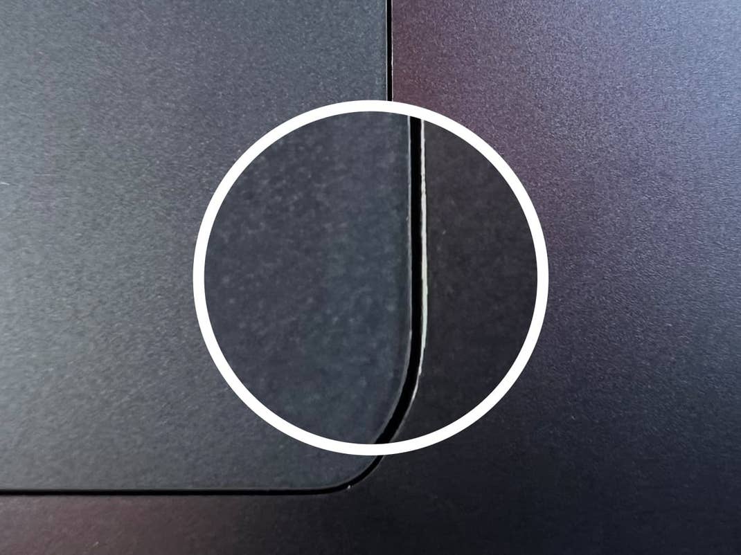Kratzer am Rand des Trackpads vom neuen MacBook Air