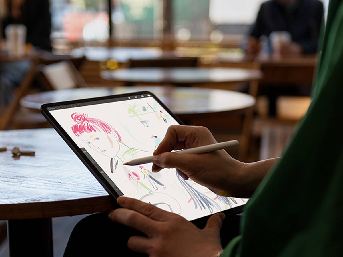 Apple Pencil 2. Generation in der Hand