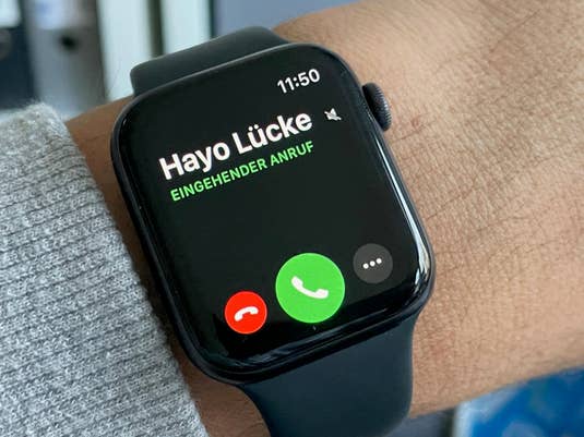 Apple Watch Series 6 incoming Call