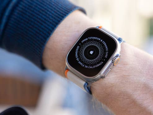 Apple Watch um ein Handgelenk