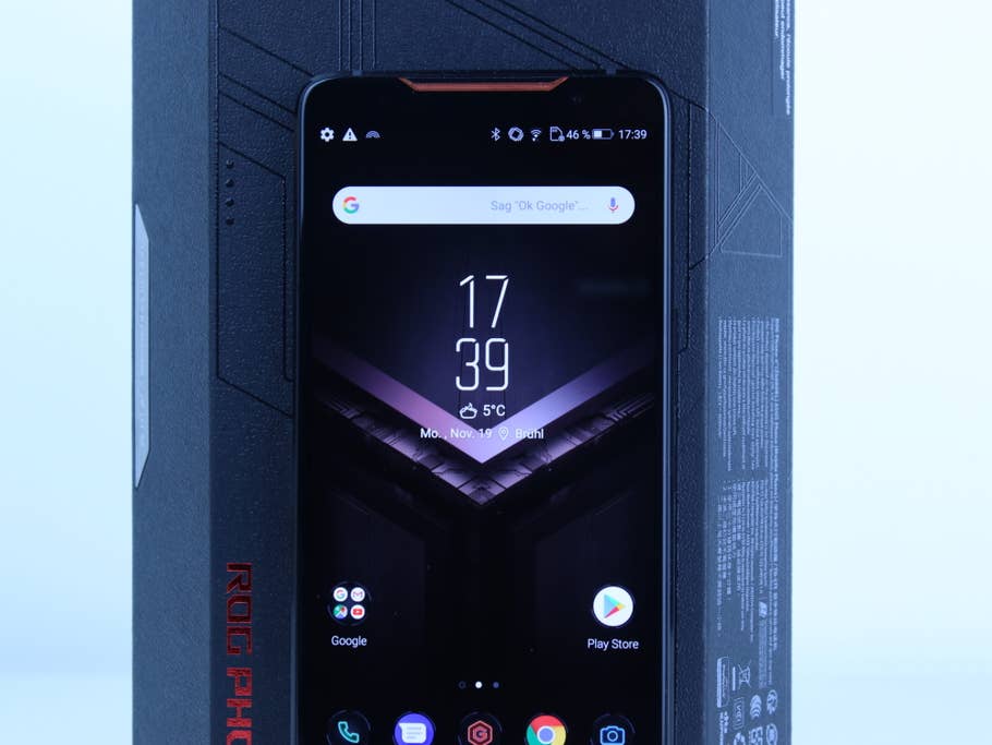 Das Asus ROG Phone vor der seiner Verpackung