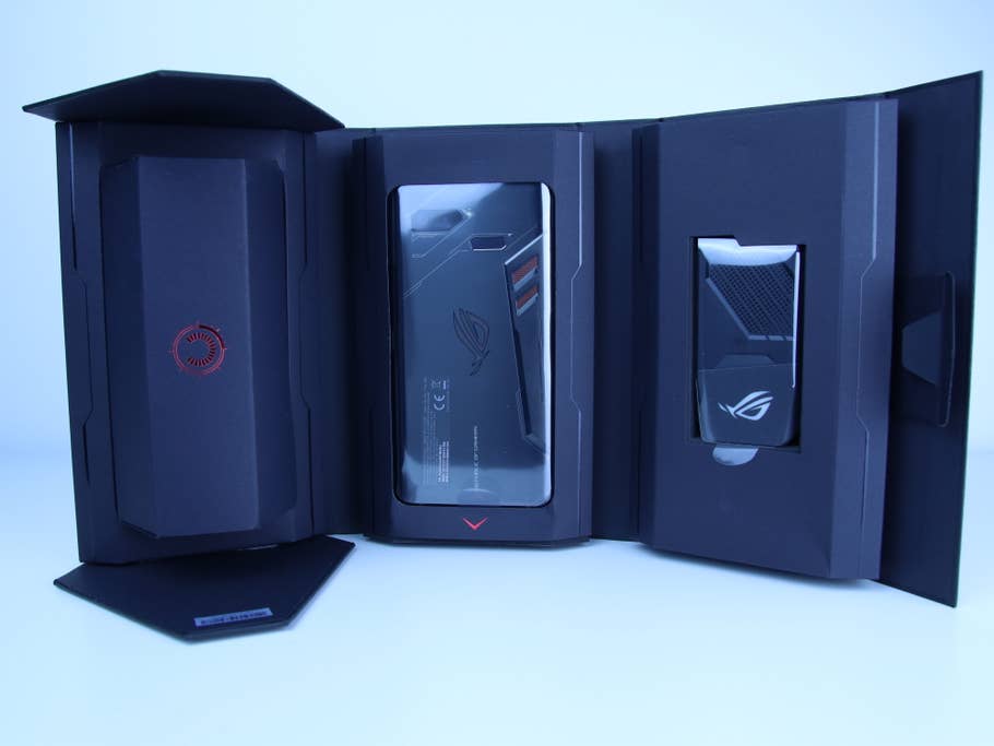 Das Asus ROG Phone in der Verpackung