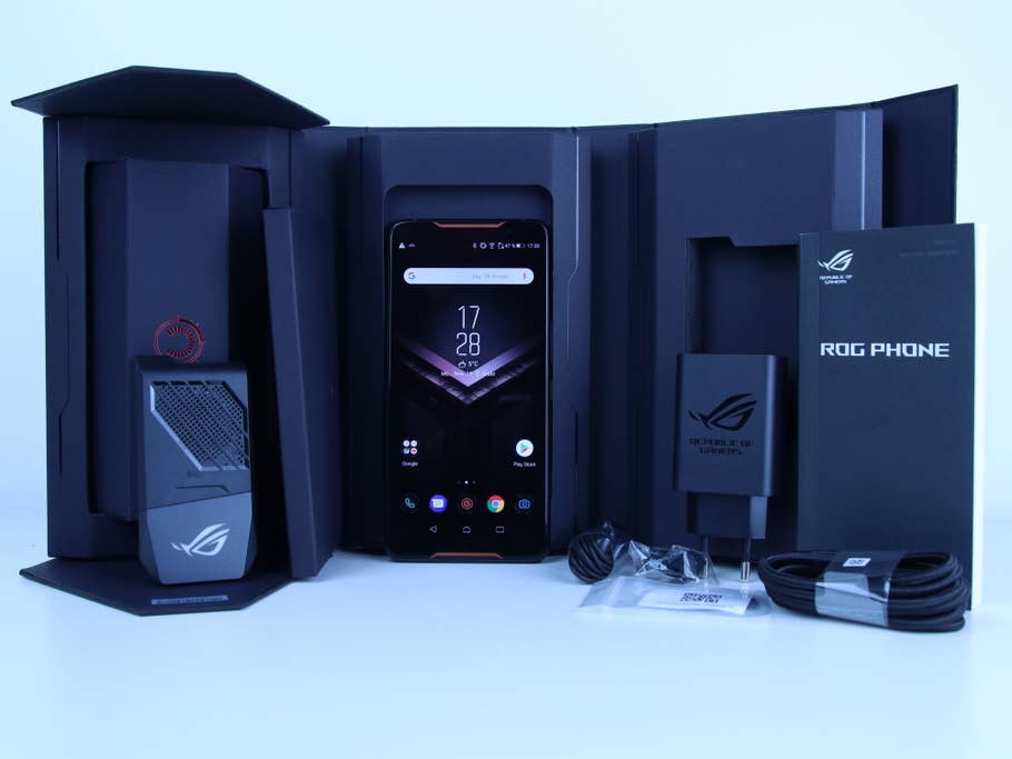 Das Asus ROG Phone und sein Zubehör in der Verpackung